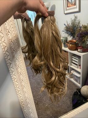 Jordynn 18 in Ponytail Extension in Ash Blonde - Mid-length layered curls